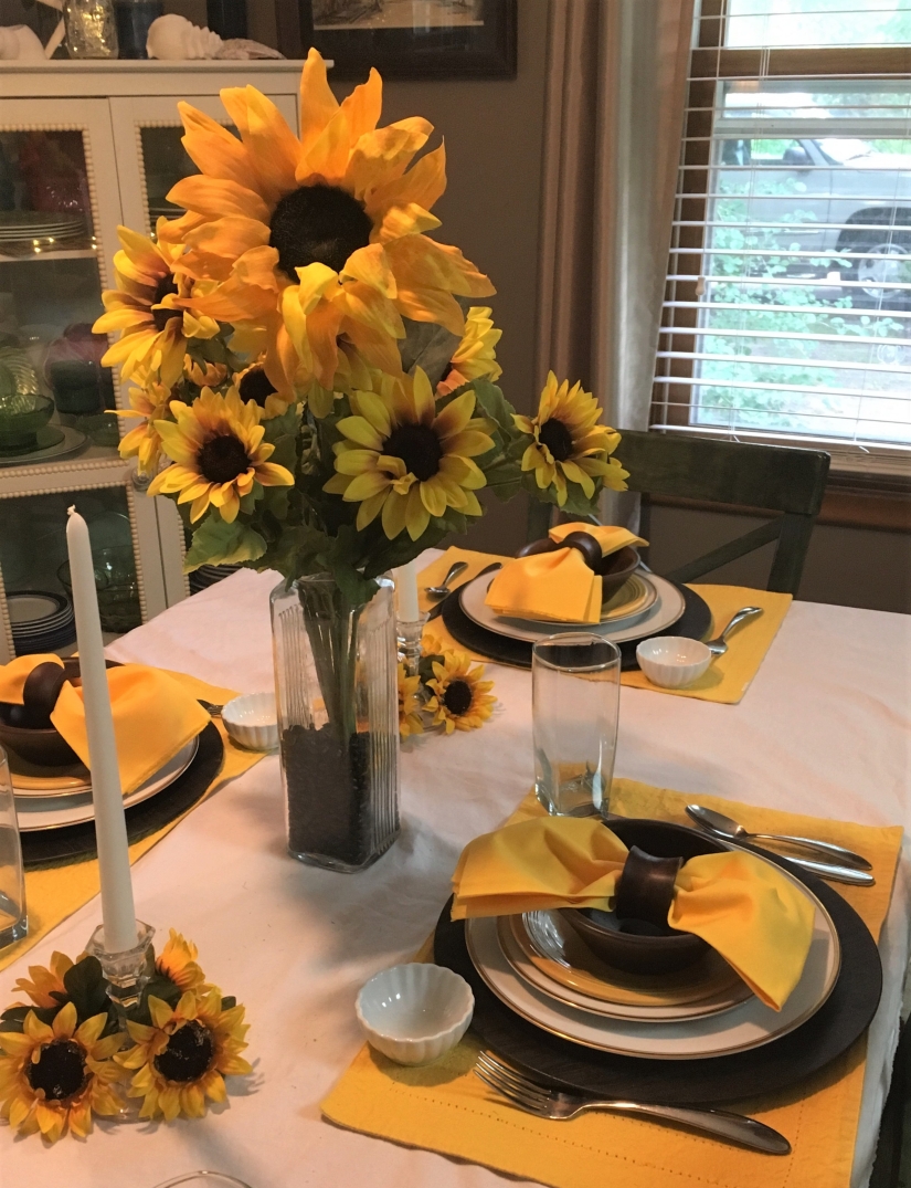 Sunflower tablescape 3